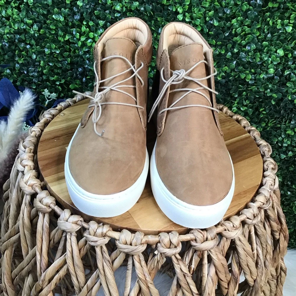 New in‎ box Nisolo Tobacco color Chukka Boots everyday mid top sneaker Leather